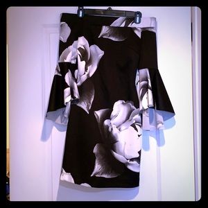 Off the shoulder floral print dress w/bell sleeves